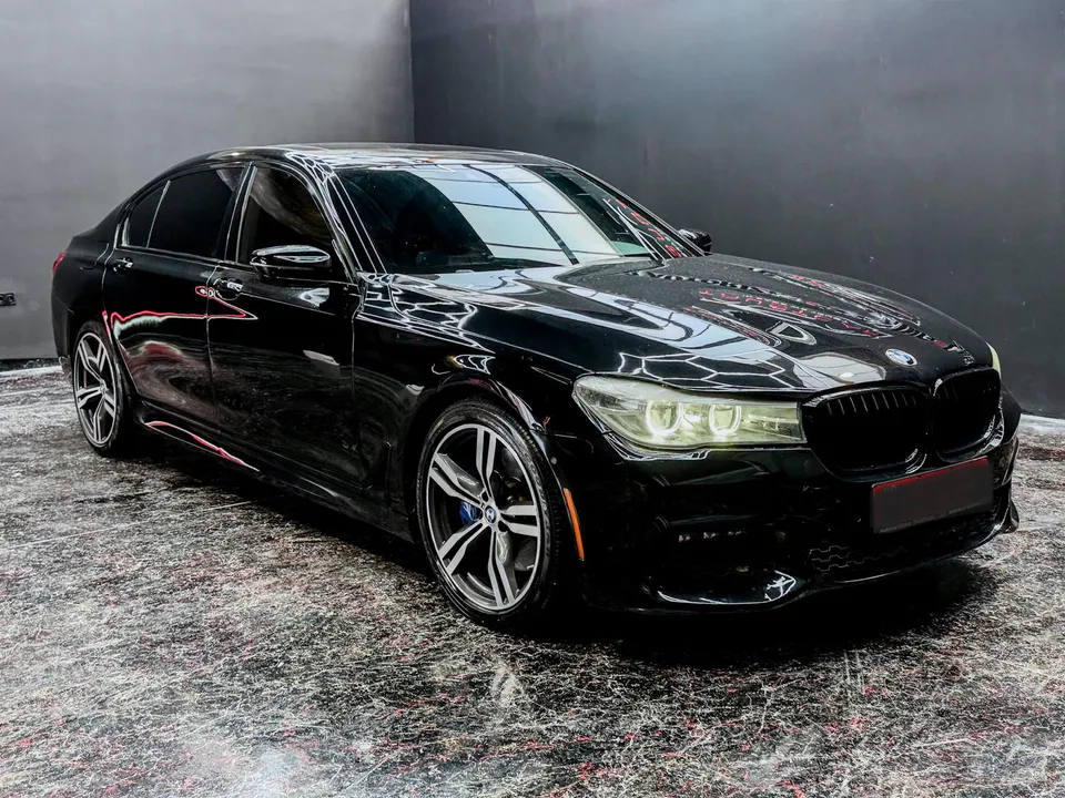 BMW 740Li M Sport | 326 CP